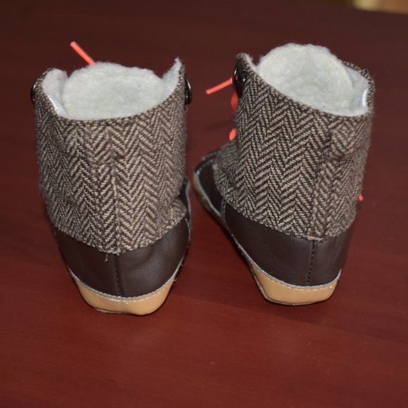 Baby Gap Duck Boots Brown Soft Sole with Bright Orange Shoelaces Size 6-12 M - Picture 5 of 8